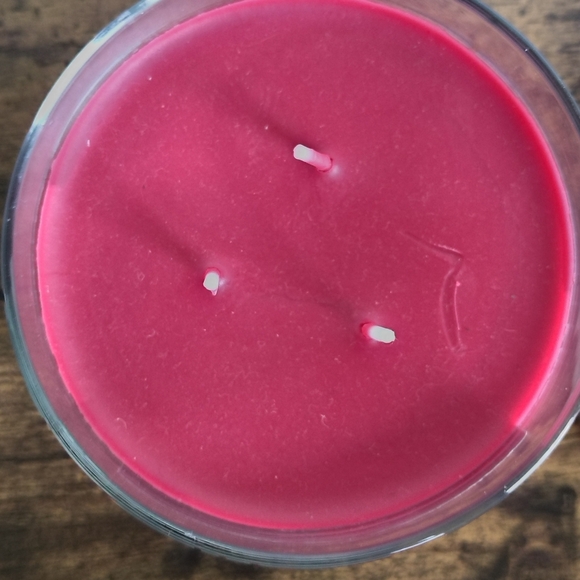 Huntington Home Holiday Cranberry Candle Jar with Festive Label - Picture 7 of 10